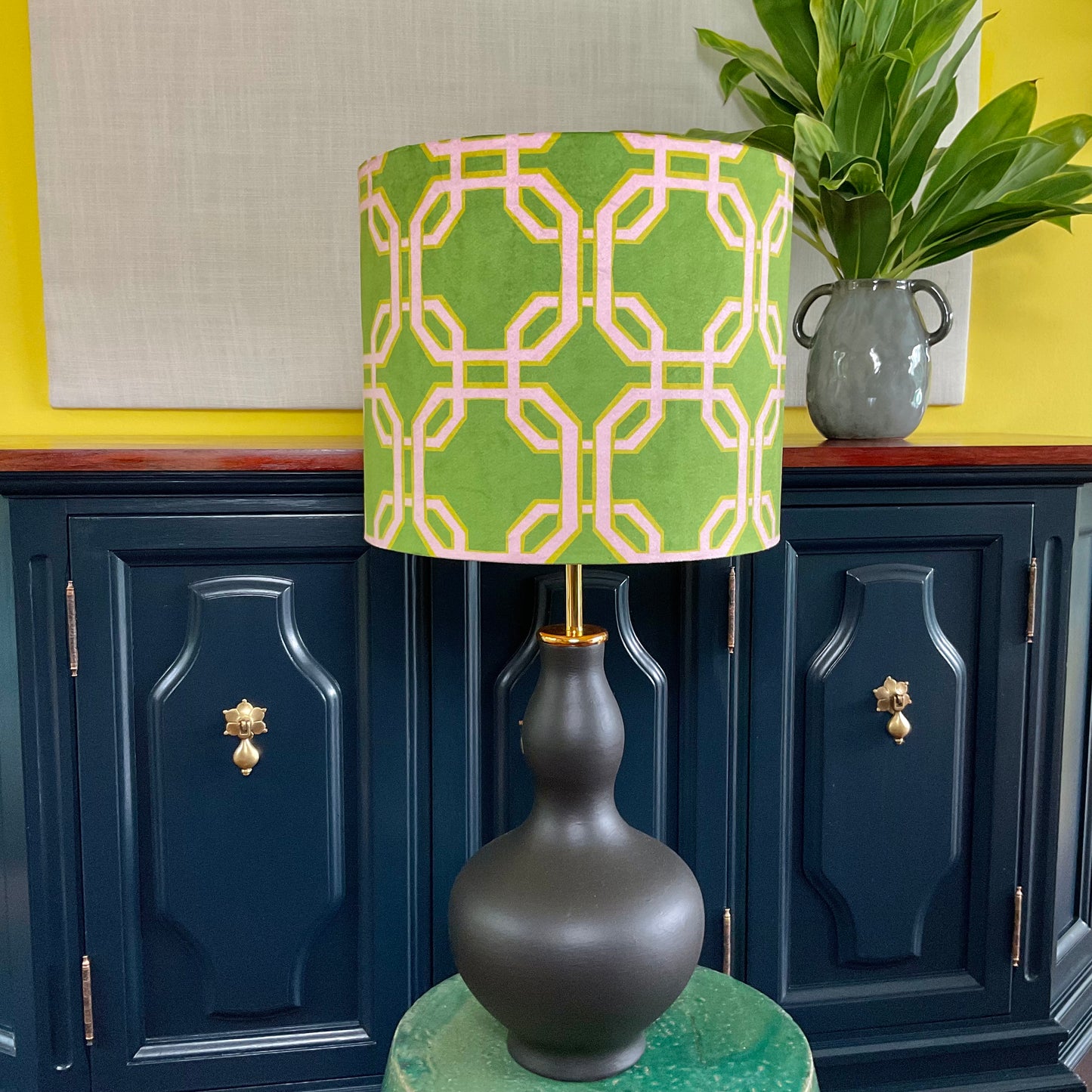 Geometric lampshade black table lamp